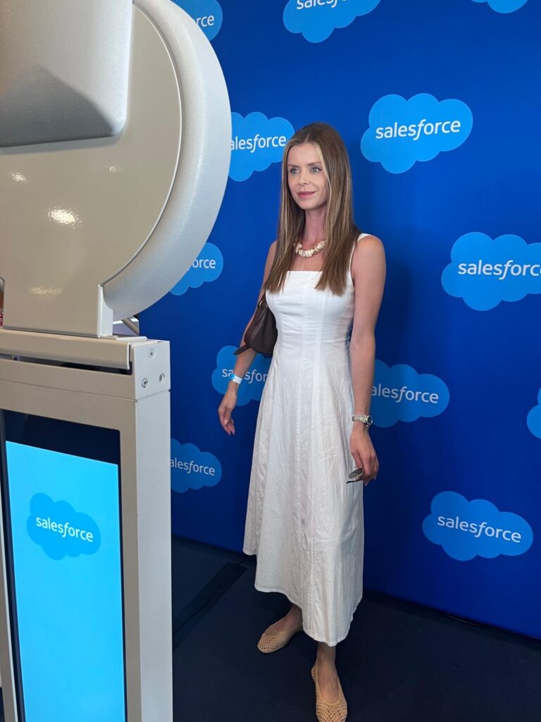 Lady posing agianst backdrop AI Booth