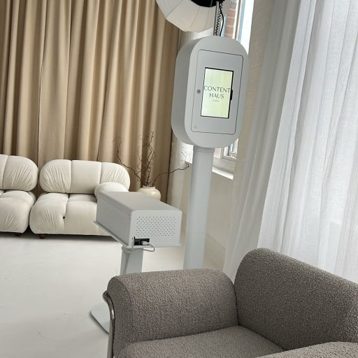 Viva Booth in Contenhaus studio